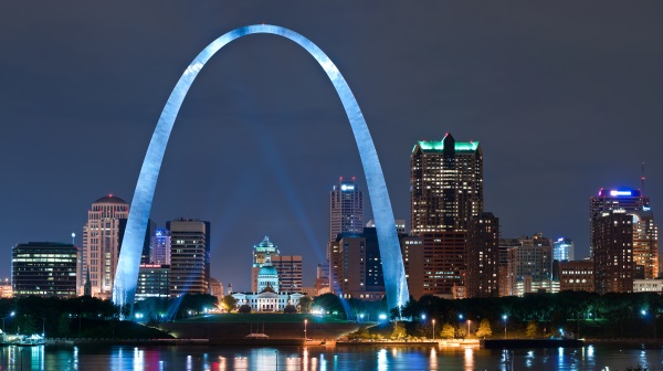 Gateway Arch at night