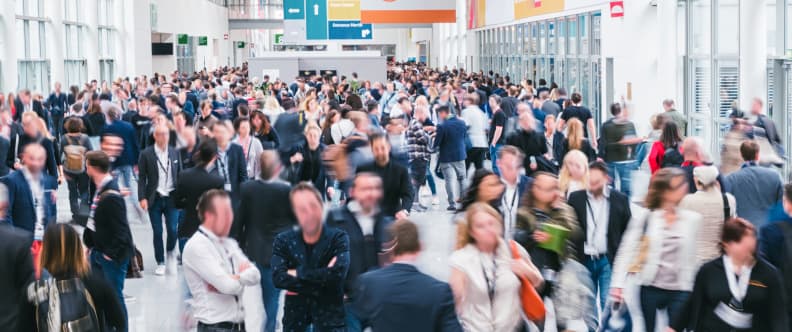 airport crowd