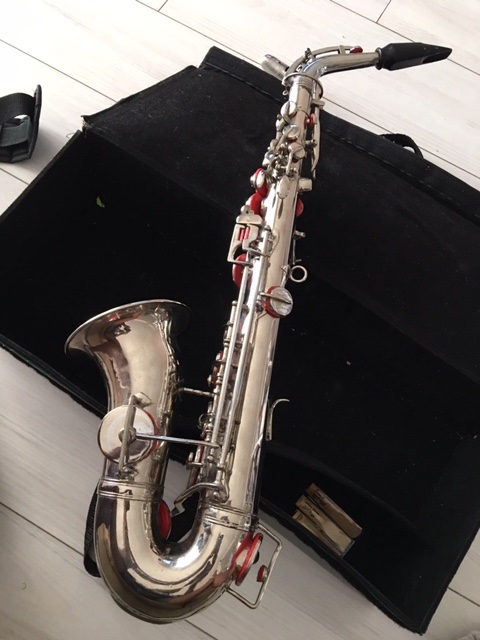Alto sax with short bell